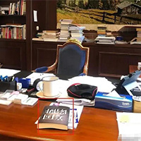 任办公桌.jpg