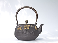 产品评测：想要煮茶更甘甜茶具更工艺，这款牡丹铁壶一定适合你！